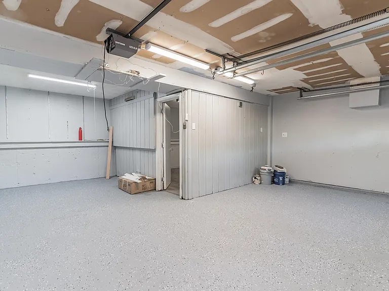 261 Skyline Dr — Photo 34