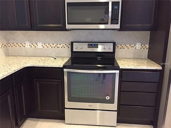 3rd image of 711 Artisan St