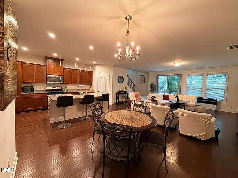 735 Lampwick Ln — Photo 7