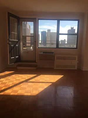 Rented by Metropolis Real Estate of Manhattan | media 17