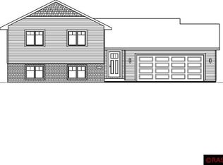 2241 Kodiak Dr, North Mankato, MN 56003