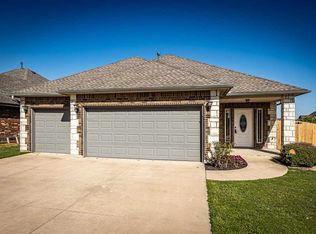 916 SW 81st St, Lawton, OK 73505