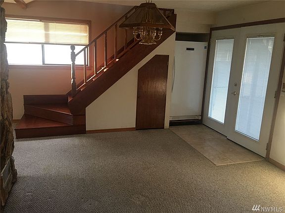 5th image of 10307 Irene Ave SW