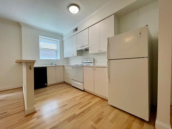 2nd image of 4364 Lindell Blvd APT 2NE