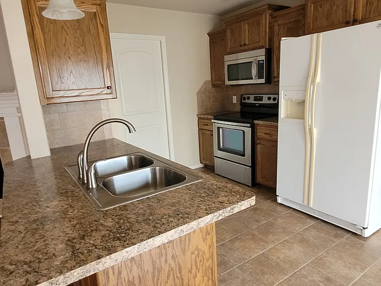 2326 Amy Ln — Photo 2
