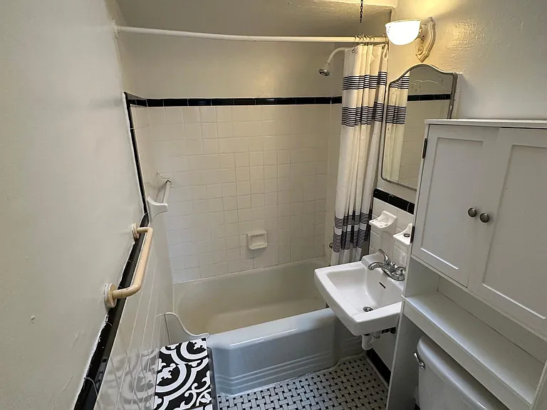 211 N 36th St #3R — Photo 7