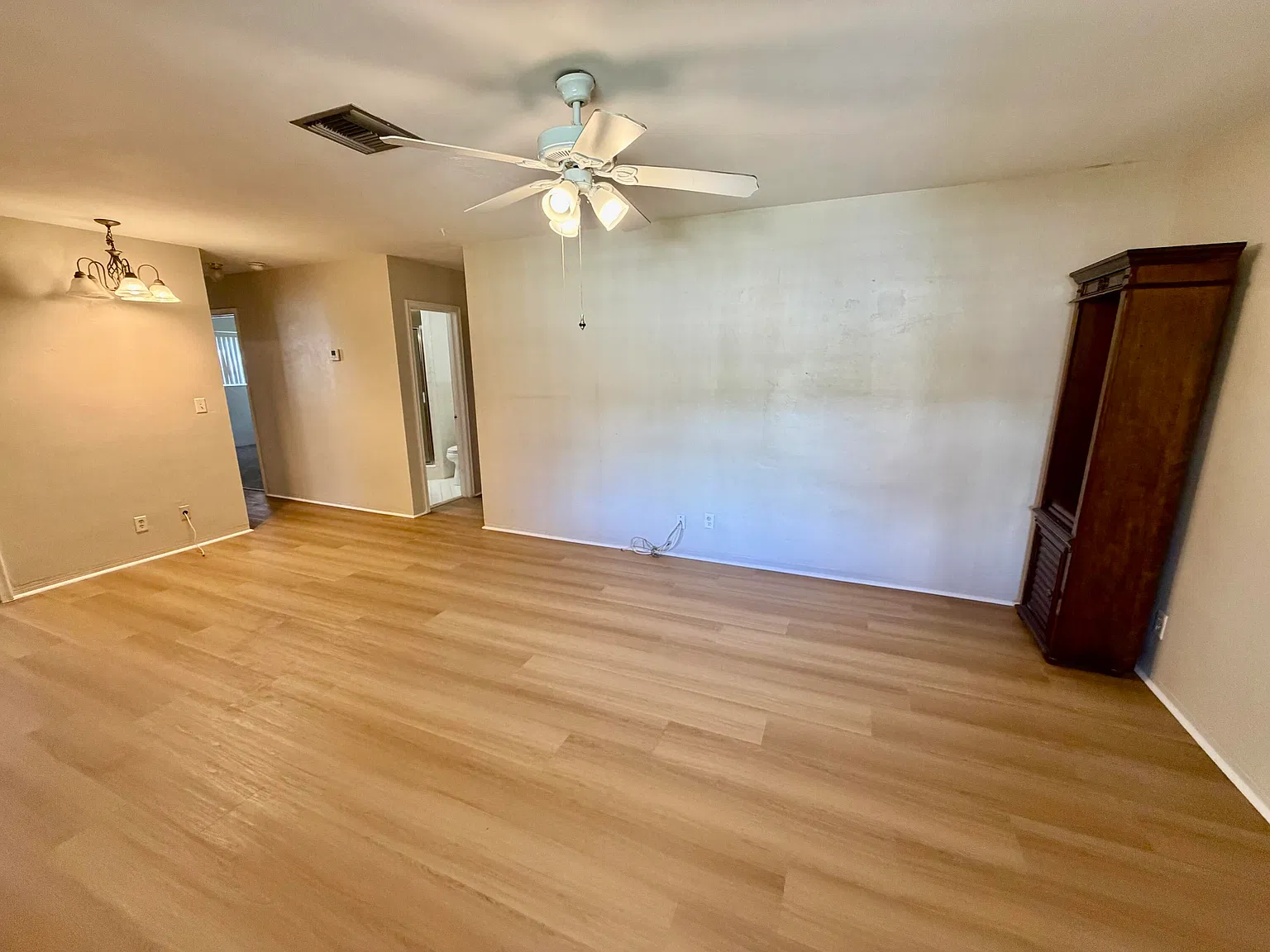 2 bed, 2.0 bath, 4639 sqft, $2,000 — Photo 4