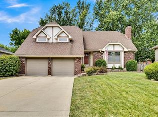 510 SE Brentwood Dr, Lees Summit, MO 64063
