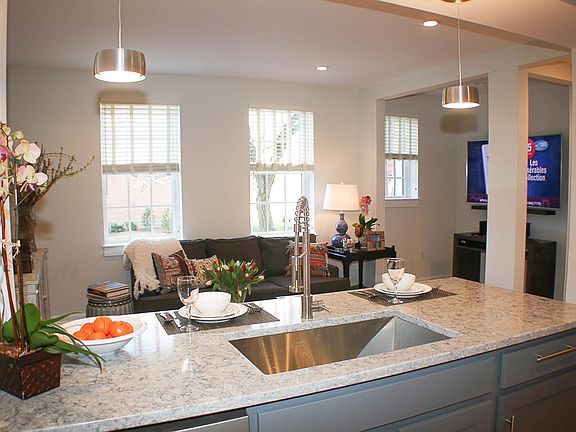 3rd image of 503 Dunmore St Unit 201