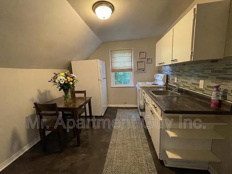 139 Church St #3 — Photo 3