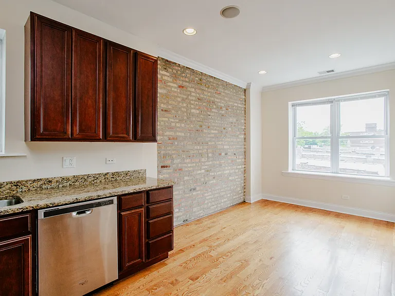 6150 N Ravenswood Ave #4 — Photo 3