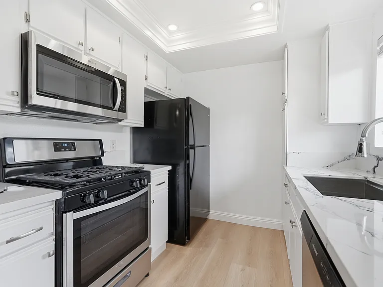 908 S Shenandoah St #104 — Photo 11