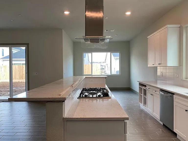 2467 Valverde Dr — Photo 13