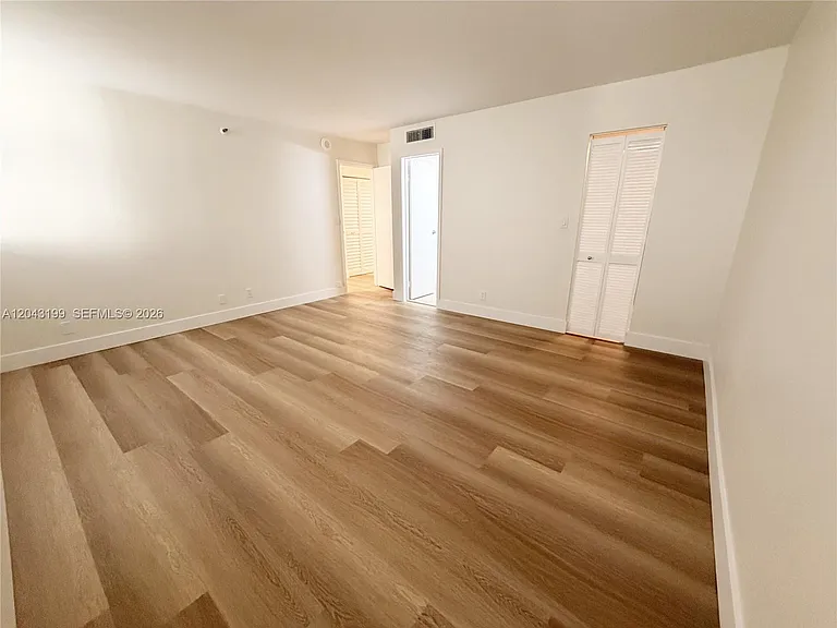 2625 Collins Ave #215 — Photo 17