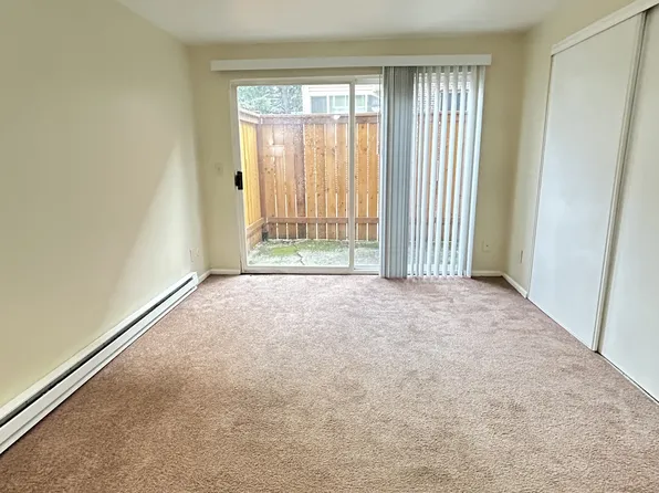 5035 15th Ave NE, Seattle, WA