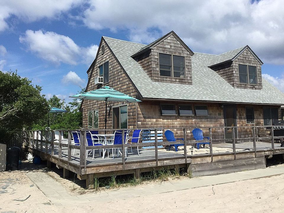 Large outdoor deck 
