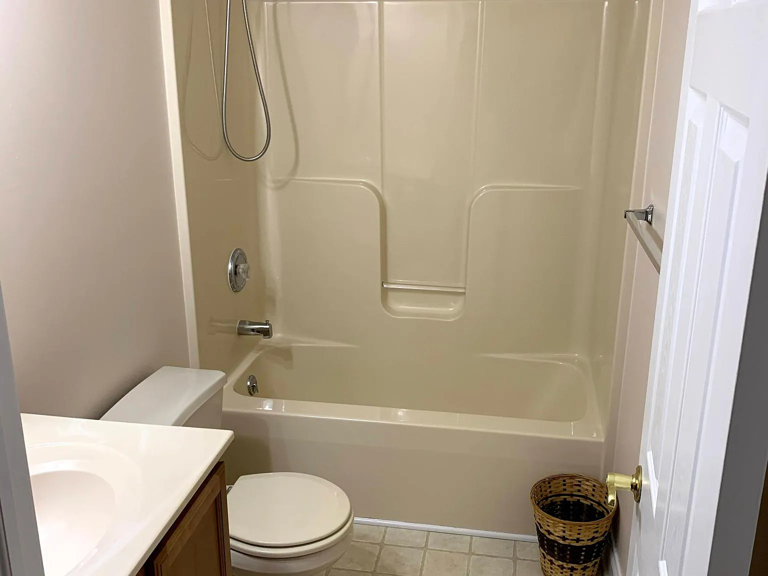 4 bed, 3.5 bath, 1840 sqft, $2,950 — Photo 4