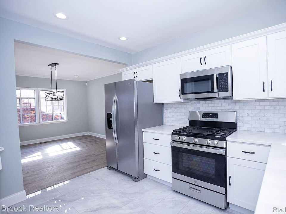 17337 Roselawn St, photo 10