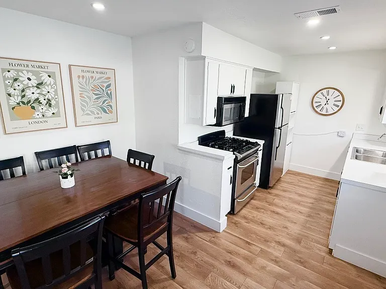2103 McCormick St — Photo 3