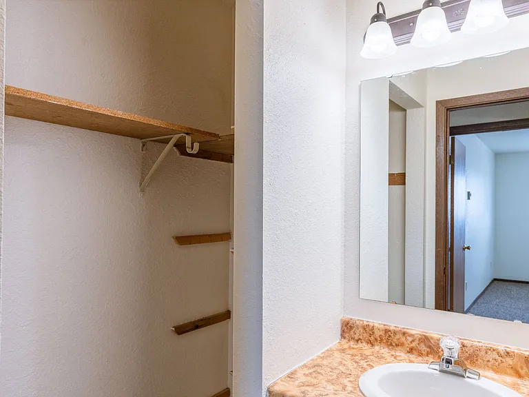 Fargo, ND Plumtree Apartments | Bathroom