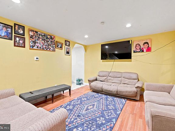 5th image of 1118 Johnson St