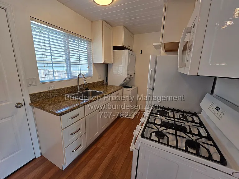 104 Kent St — Photo 4