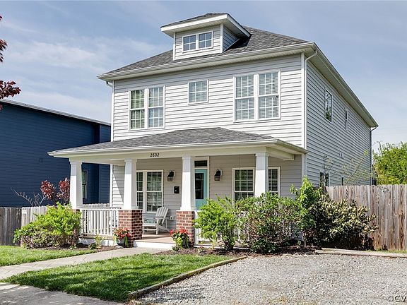 3rd image of 2802 Montrose Ave