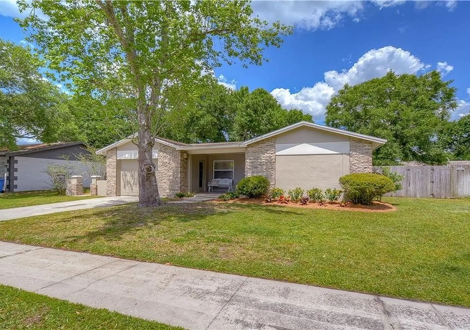 Spacious 4BR/2BA Carrollwood Meadows home. — Photo 1