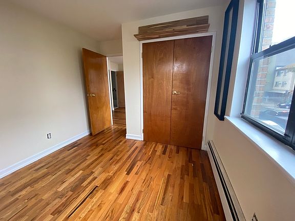 3rd image of 150 Stanhope St #3G