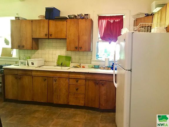 2nd image of 851 17th St