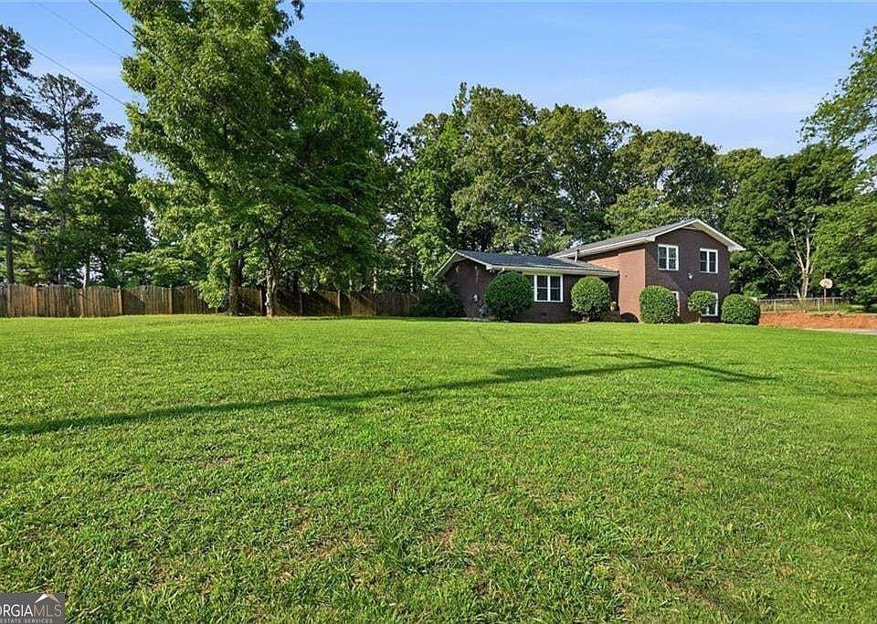 1st image of 2725 Spring Dr