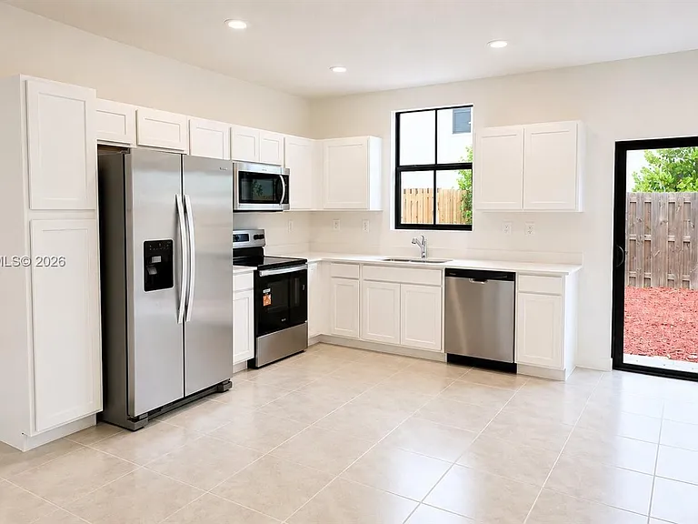 1381 NE 4th Ave #1381 — Photo 5