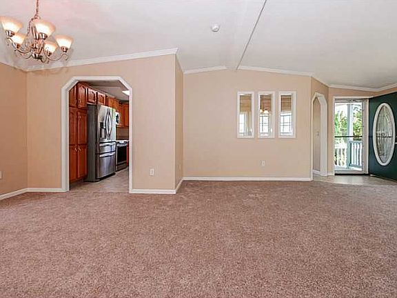 5th image of 65 Campbell Cir