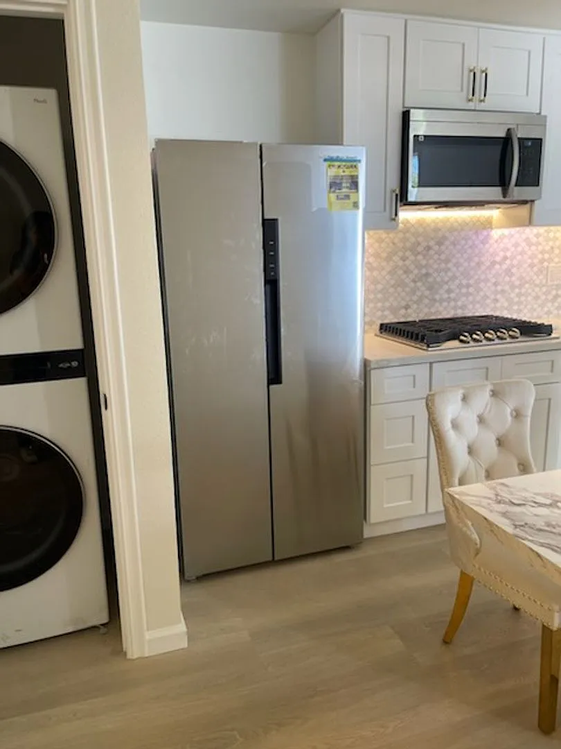 351 Eucalyptus Avenue - Unit A — Photo 4