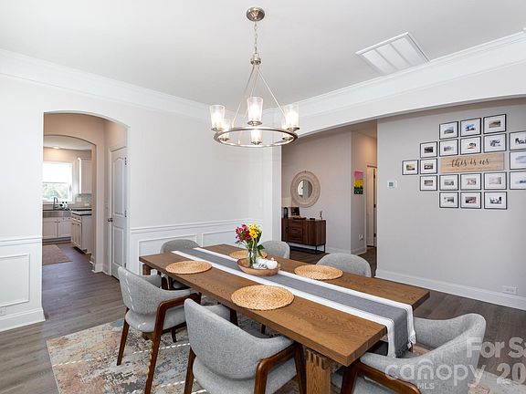 4th image of 5415 Haystack Ave