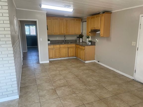 3rd image of 15815 Walbrook Dr