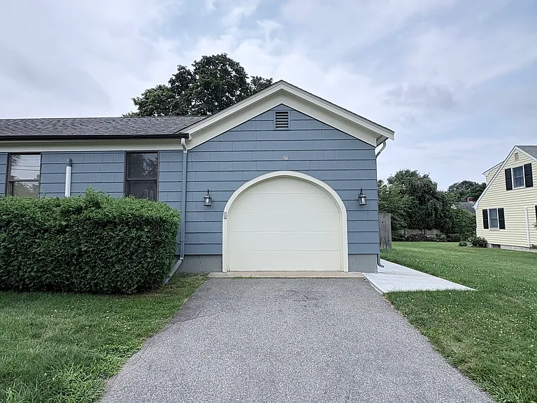74 Cliff Dr — Photo 3