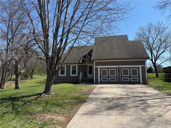 8111 Swarner Dr, Lenexa, KS 66215