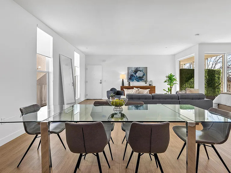11NOHO APARTMENTS — Photo 17