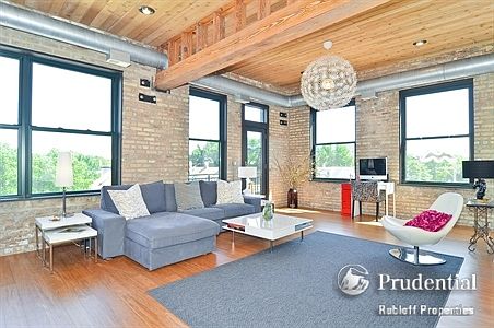 2nd image of 3201 N Ravenswood Ave APT 402