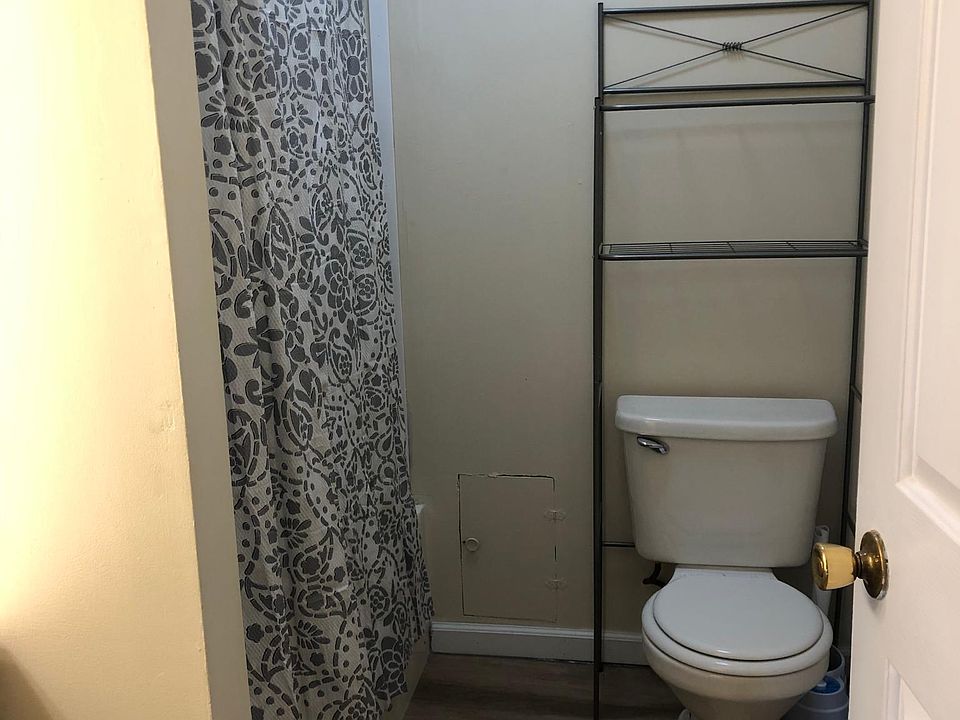 1st image of 149 1/2 W Herrick Ave #B