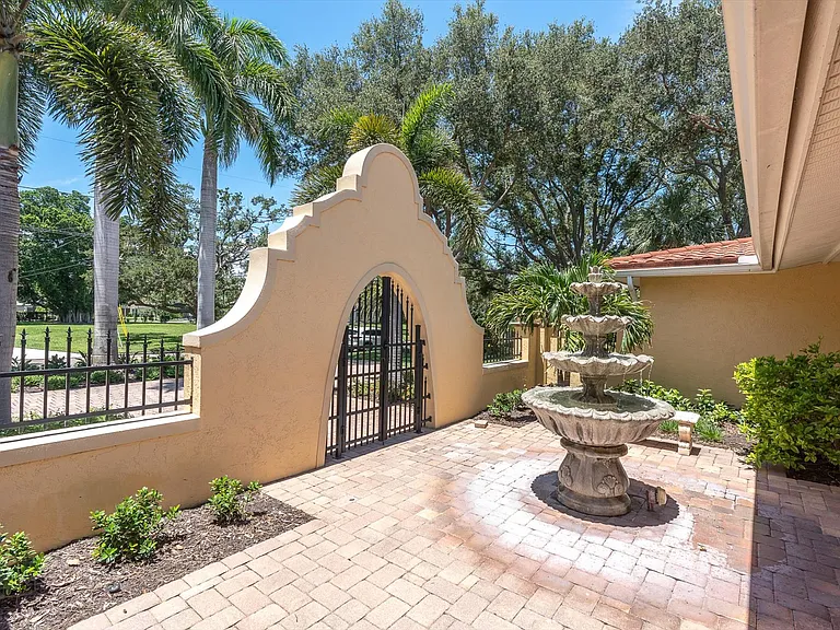 5810 Bahama Shores Dr S — Photo 83