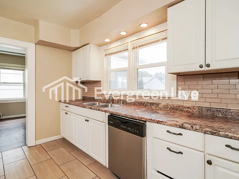 821 S 56th St — Photo 7