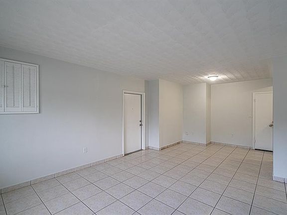 3rd image of 600 72nd St APT 1
