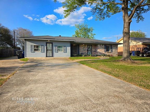 2nd image of 2042 Urbandale St