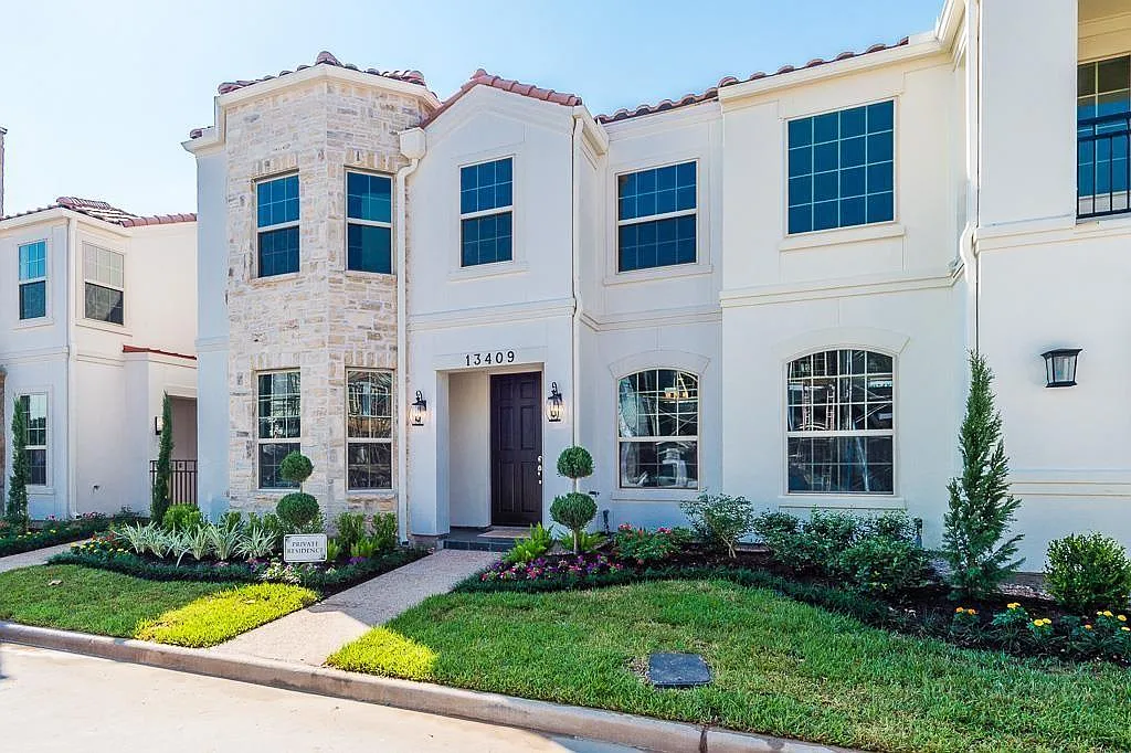 3 bed, 2.5 bath, 2823 sqft, $3,150 — Photo 2