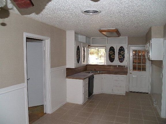 4th image of 2004 39th St