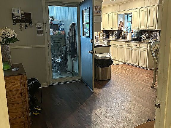 4th image of 307 Camellia Ln