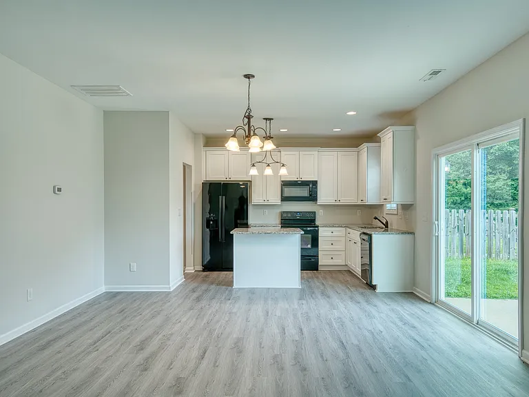 305 Webber Ln — Photo 9