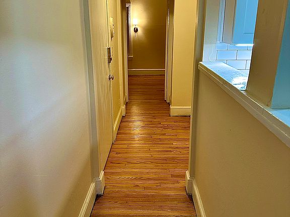 5th image of 918 N Madison St #5